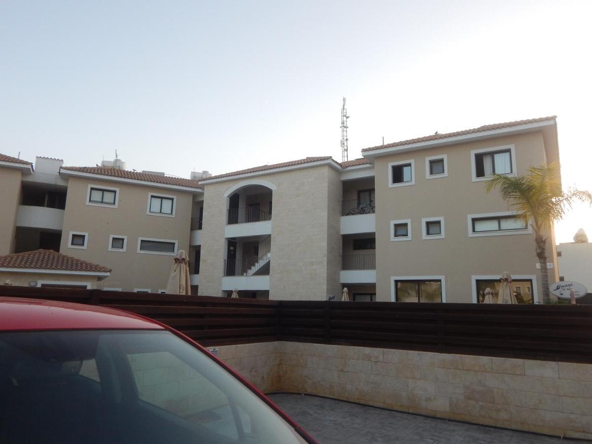 Barlee'S Apartment Paralimni Buitenkant foto